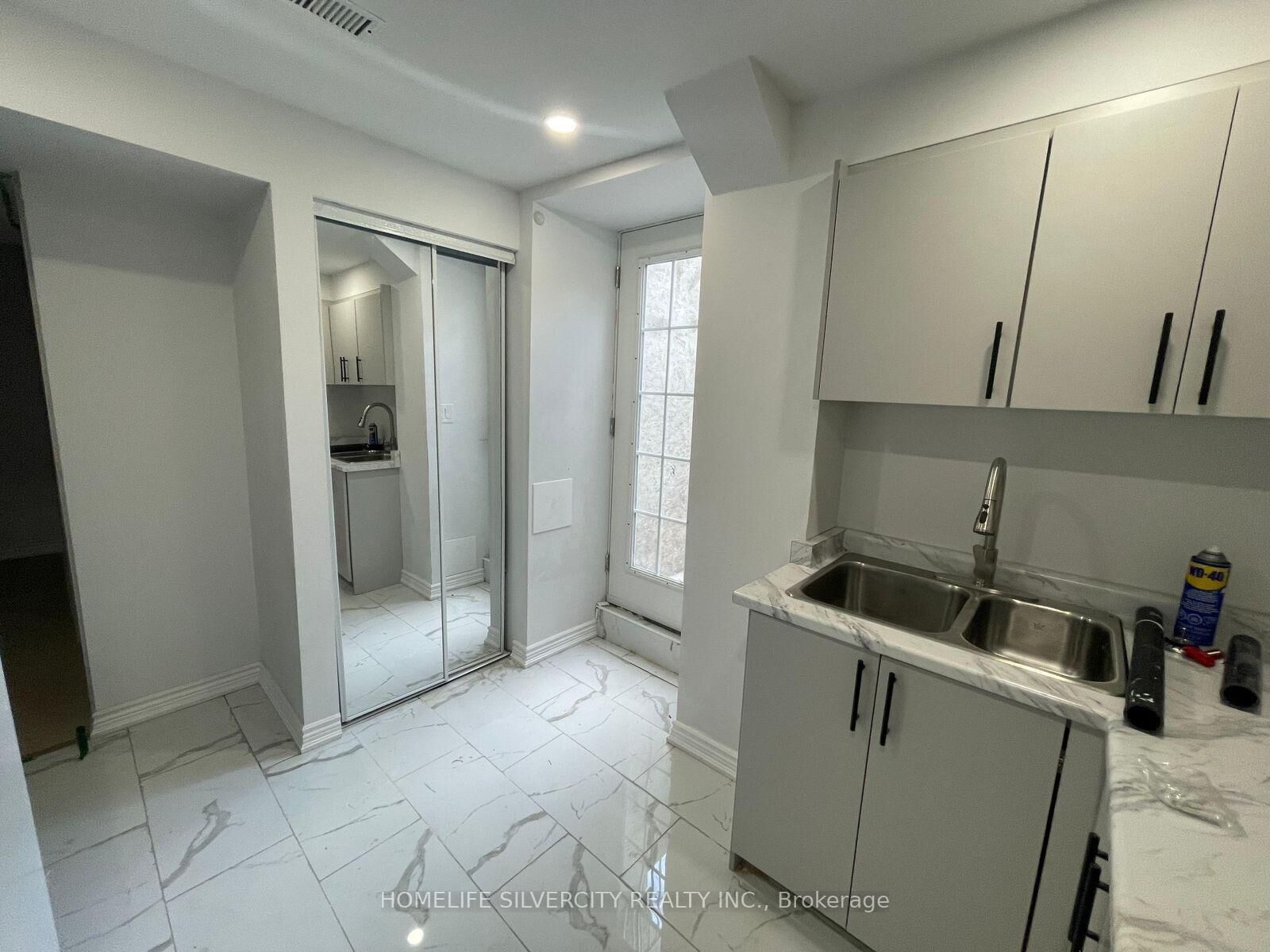 Property Photo:  29 Dunstable Drive 2  ON L1M 2L8 
