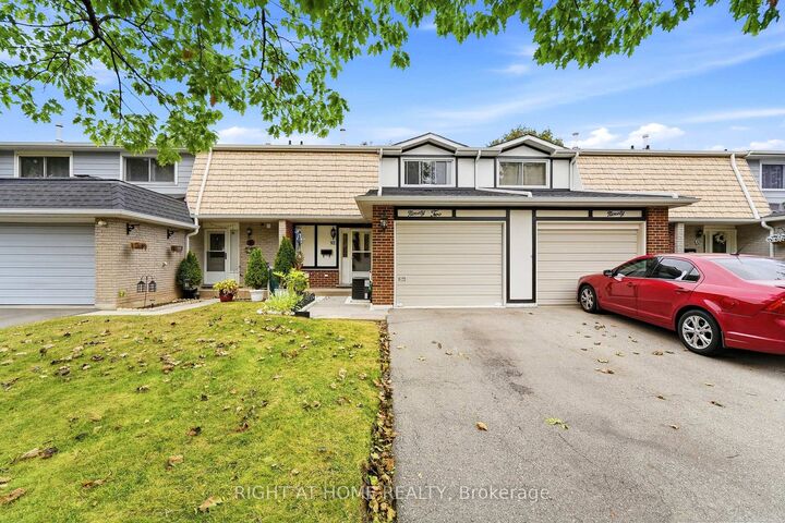 Property Photo:  92 St Andrews Drive 92  ON L8K 6H4 