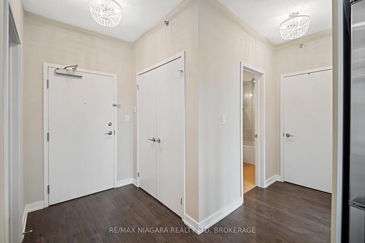 Property Photo:  520 North Service Road 411  ON L3M 4E8 
