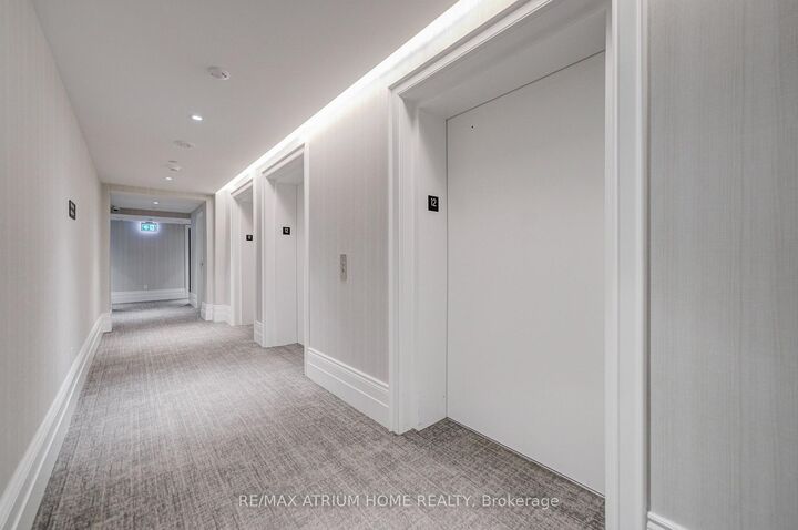 Property Photo:  8 Cedarland Drive 1211  ON L6G 0H4 