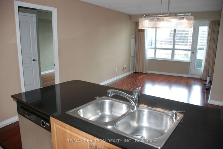 Property Photo:  509 Beecroft Road 1211  ON M2N 0A3 