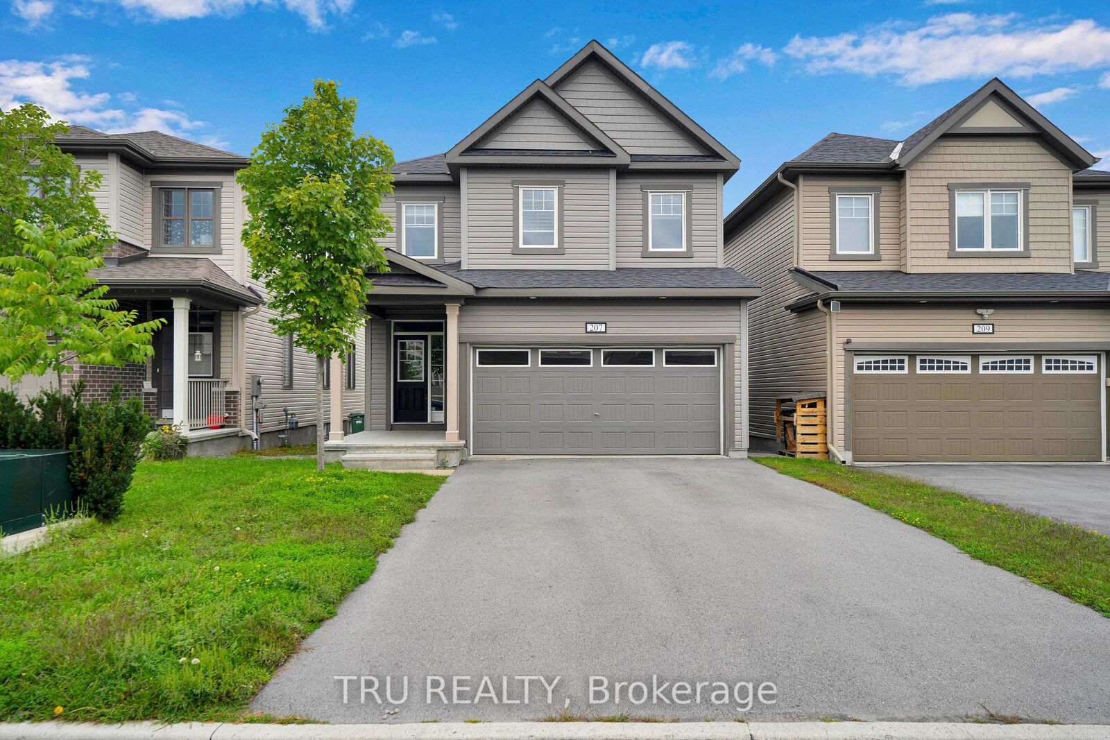 Property Photo:  207 Quarter Horse Street  ON K2S 0X8 