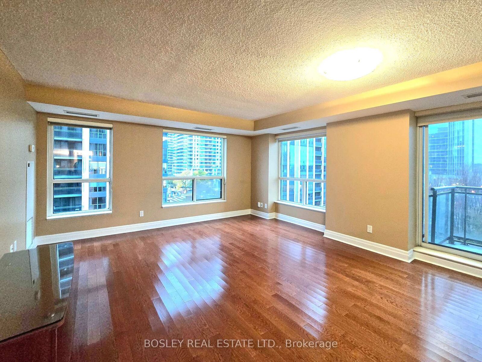 Property Photo:  188 Doris Avenue 615  ON M2N 6Z5 