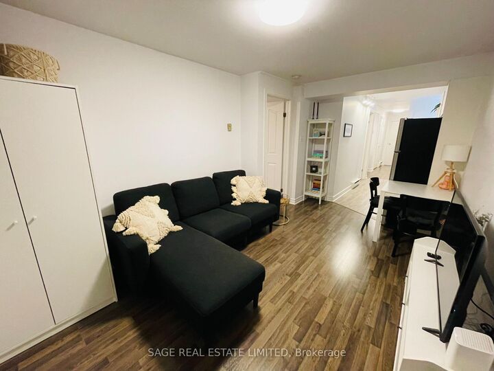 Property Photo:  296 Runnymede Road 5  ON M6S 2Y6 