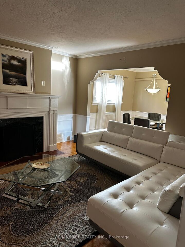 Property Photo:  664 Gorham Street Main  ON L3Y 1L4 