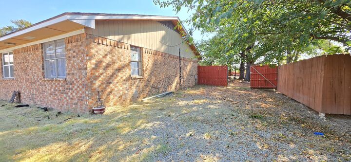 Property Photo:  107903 4570 Road W  OK 74955 