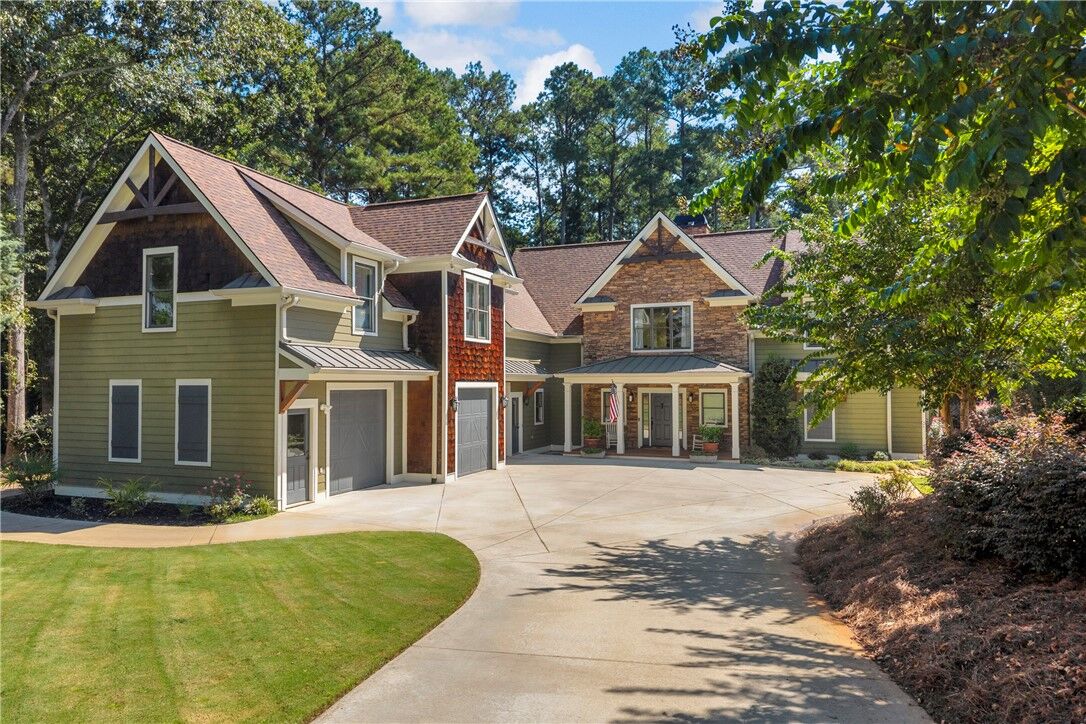Property Photo: 212 Northlake Drive Drive GA 30643
