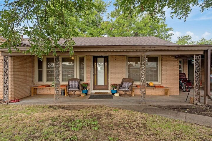 Property Photo:  703 S Berry Street  TX 76354 