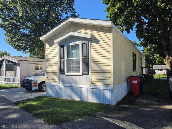 Property Photo:  17 Westwoods  OH 44001 