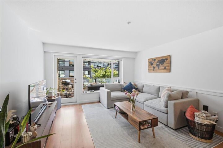 Property Photo:  221 E 3rd Street 102  BC V7L 0C1 