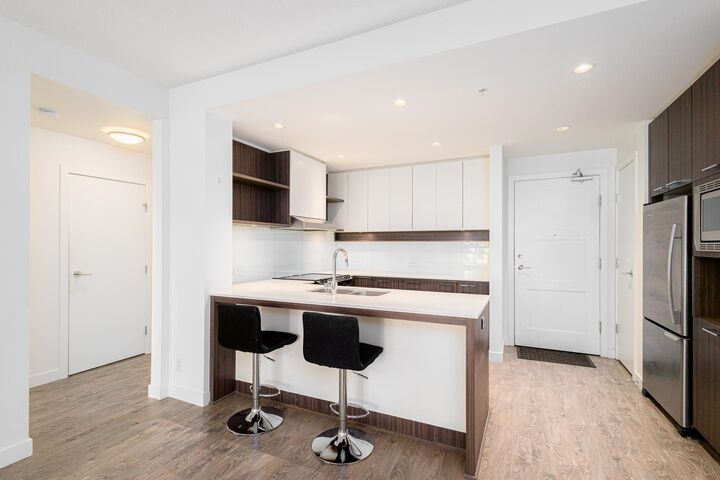 Property Photo:  545 Foster Avenue 203  BC V3J 0B3 