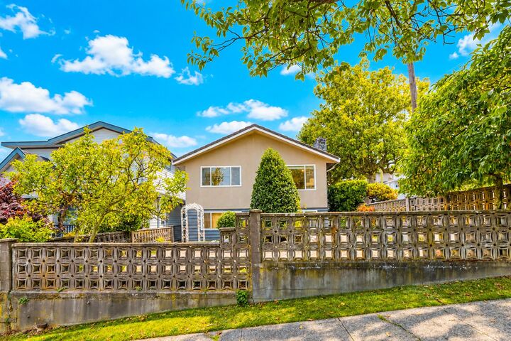 Property Photo:  775 Esmond Avenue  BC V5C 4K4 