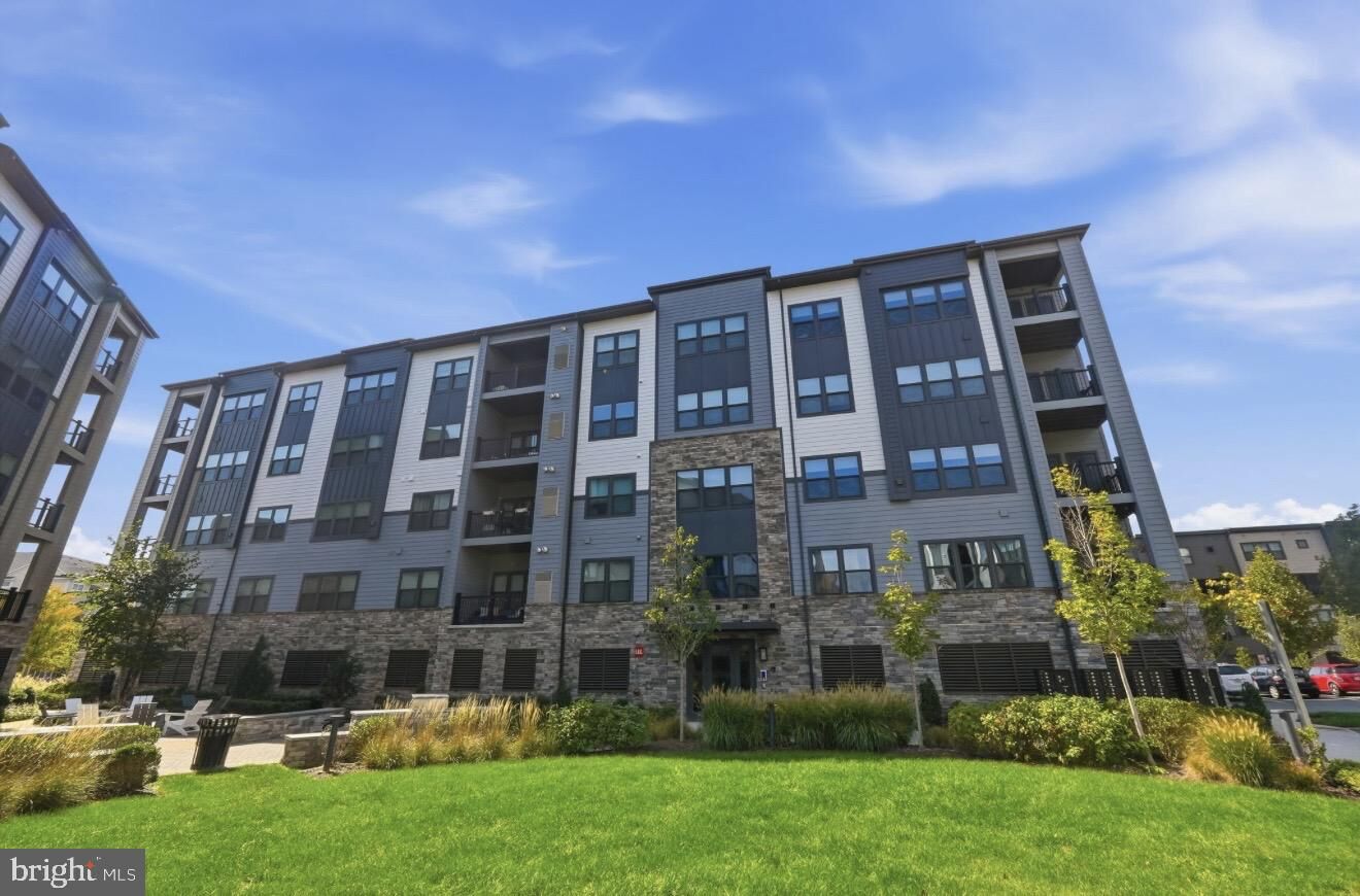 Property Photo:  12875 Mosaic Park Way 4-D  VA 20171 