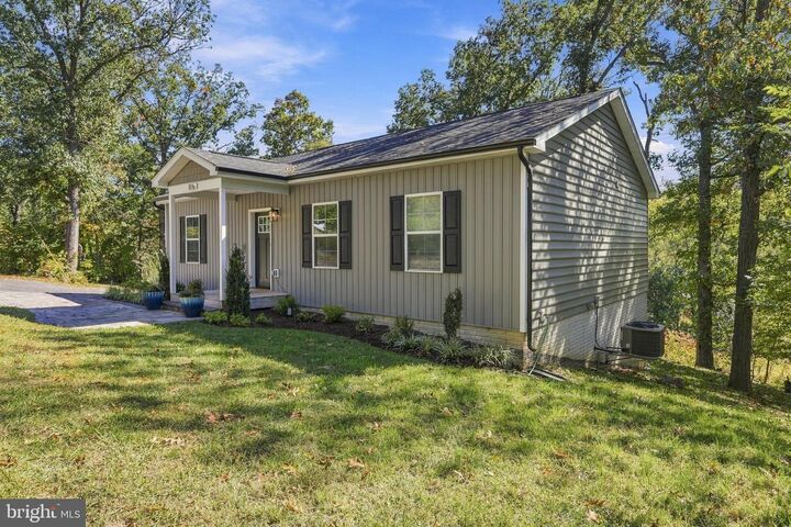 Property Photo: 116 Buck Fever Trl Trail WV 25425