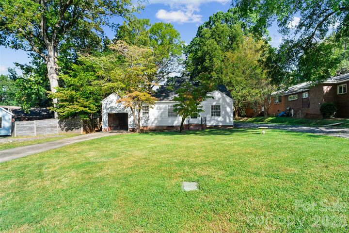 Property Photo:  1211 Woodland Drive  NC 28205 
