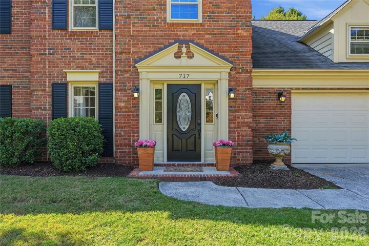 Property Photo: 717 Fredricksburg Road NC 28105