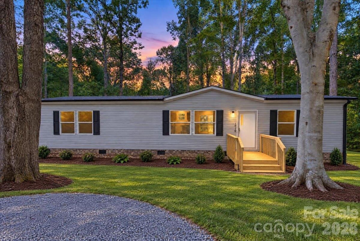 Property Photo: 1020 Freedom Drive NC 28625