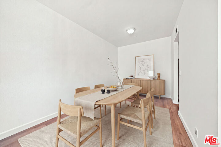 Property Photo: 533 S St Andrews Pl, Unit 404 CA 90020