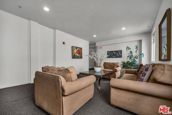 Property Photo: 1100 S Clark Dr, Unit 201 CA 90035