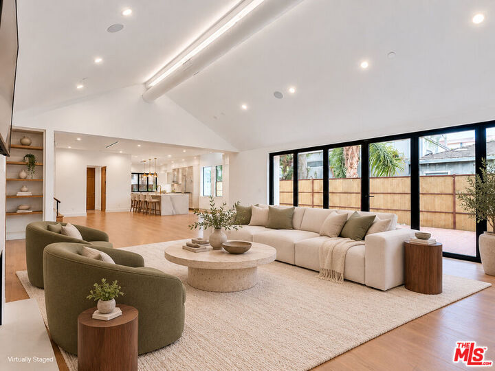 Property Photo:  656 San Juan Ave  CA 90291 