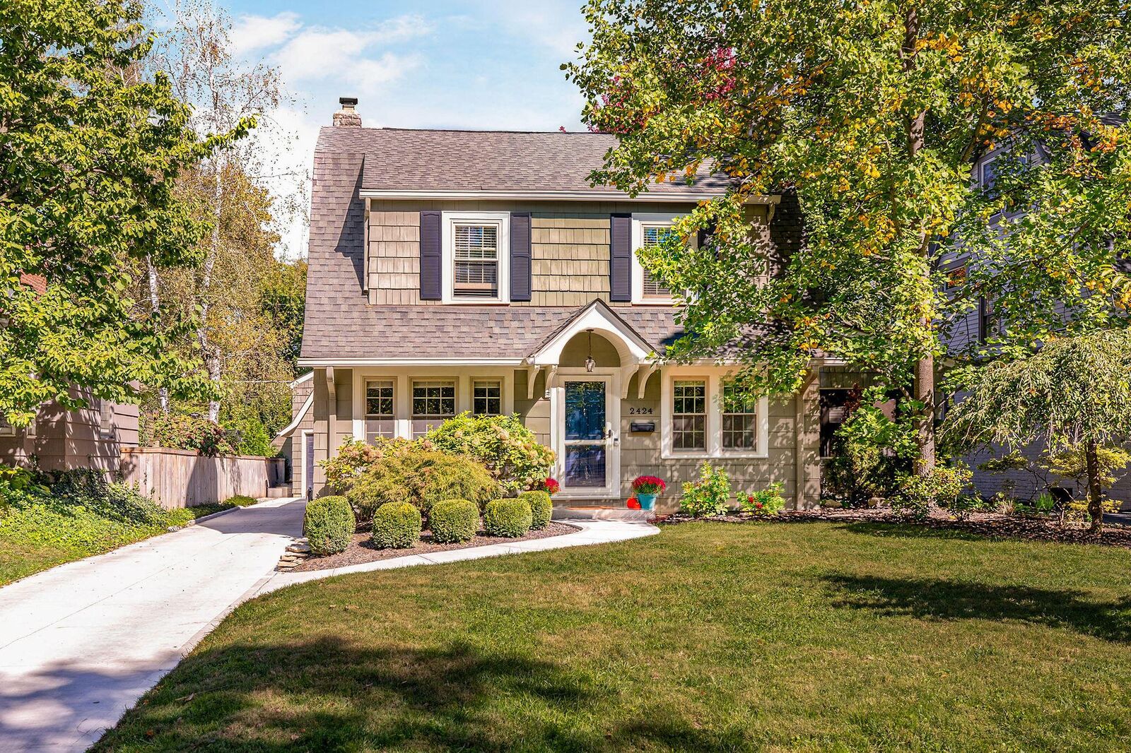 Property Photo:  2424 Plymouth Avenue  OH 43209 