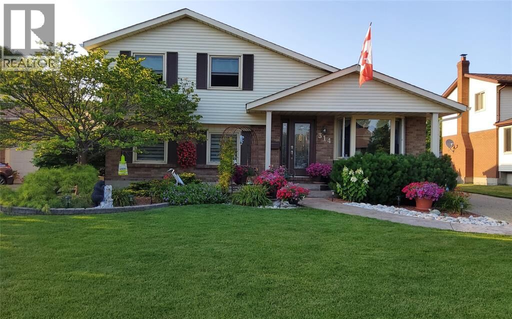 Property Photo:  314 Oaklea Court  ON N7S 5Z1 