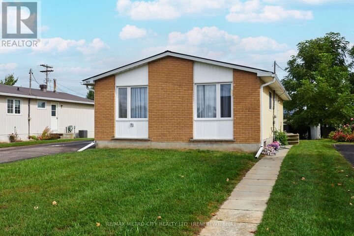 Property Photo:  583 King Street  ON K7V 1E8 