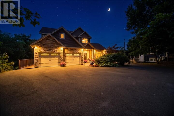 Property Photo:  8 Carriage Lane  NL A1E 6J3 