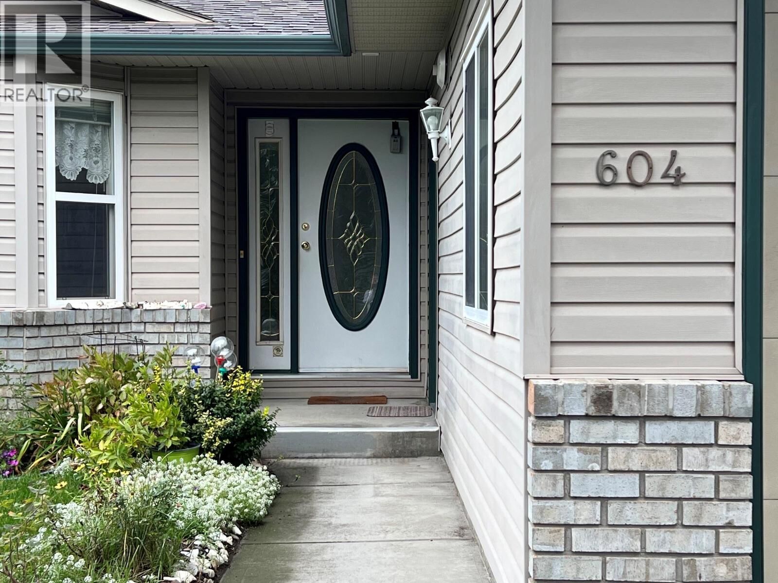 Property Photo:  604 6th Avenue  BC V1H 1Z1 