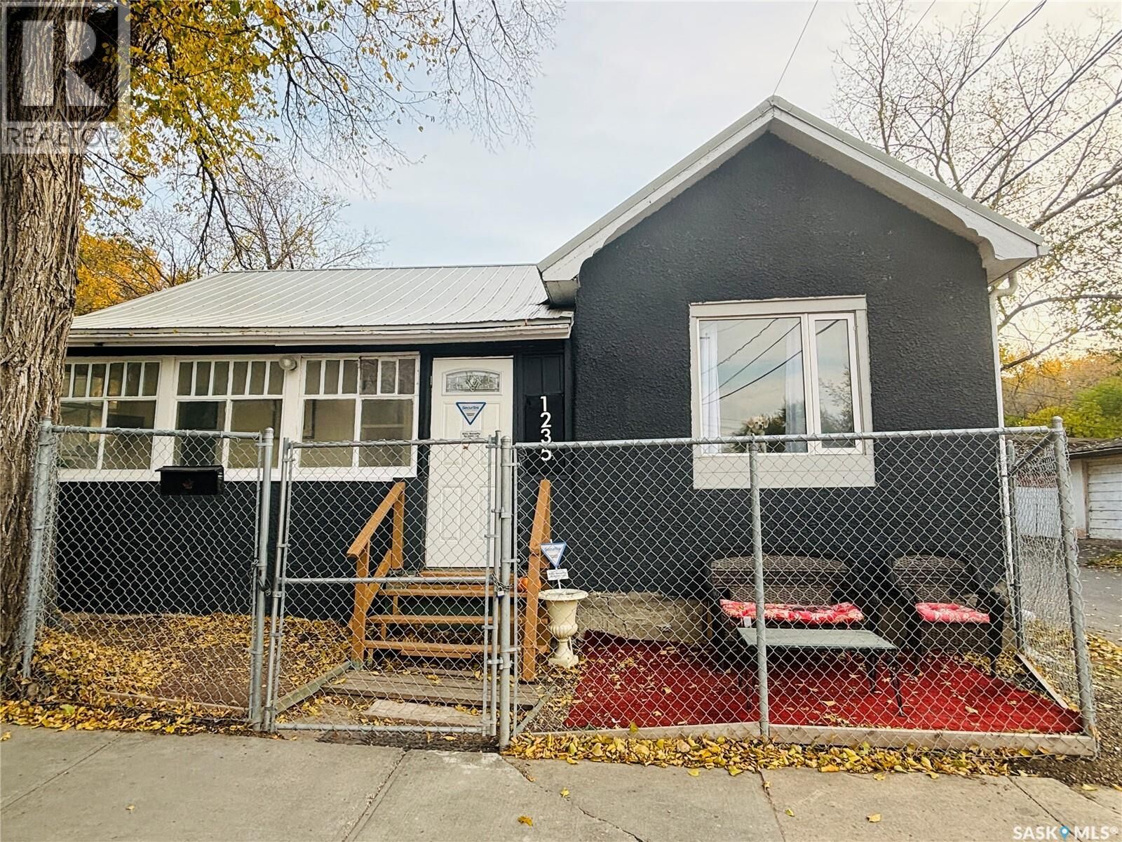 Photo de la propriété:  1235 12th Avenue  SK S4P 0L2 