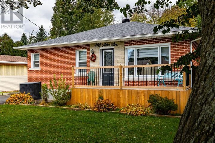 Property Photo:  802 Attlee Avenue  ON P3A 3H6 