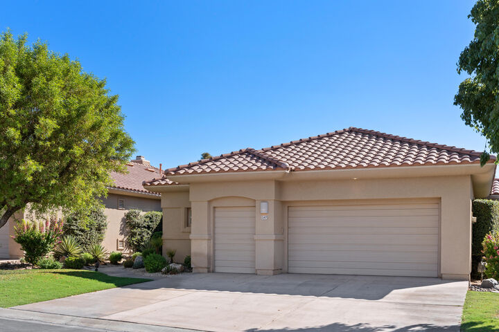 Property Photo: 147 Kavenish Drive CA 92270