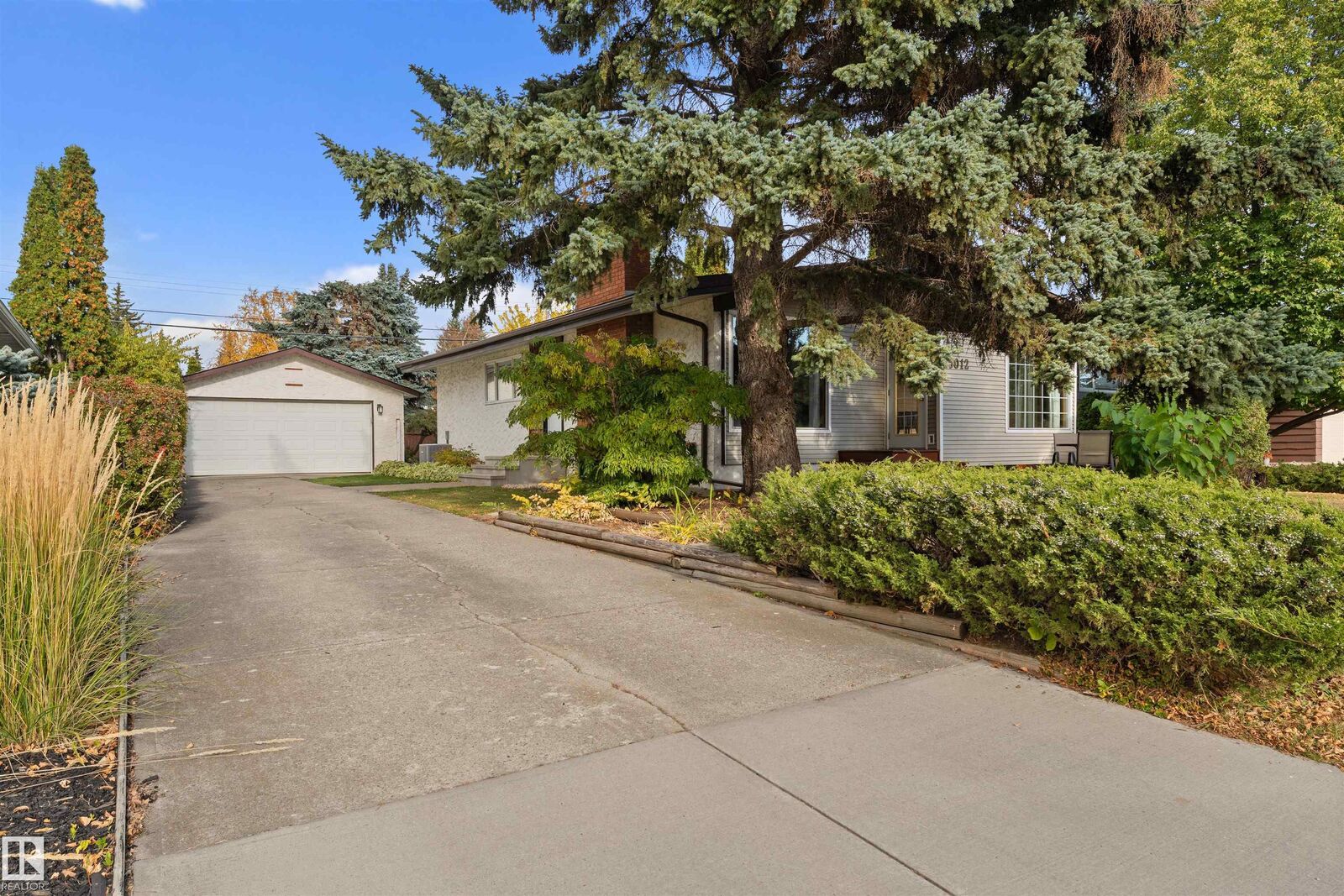 Property Photo:  15012 77 Avenue NW  AB T5R 3B3 