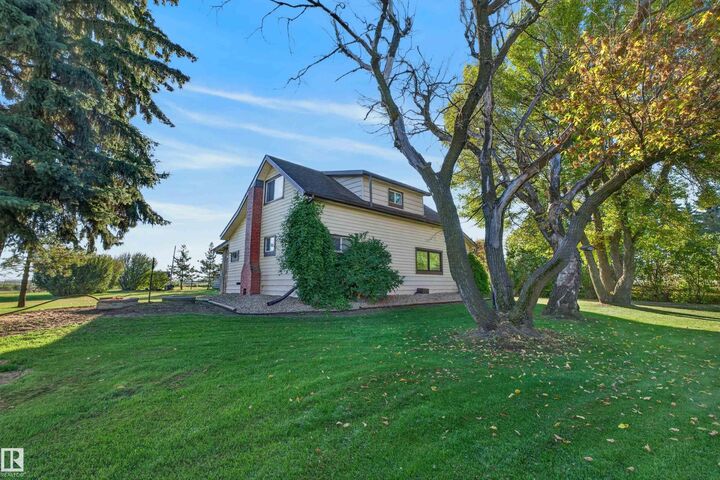 Property Photo:  571011 Range Road 183  AB T0B 4B0 
