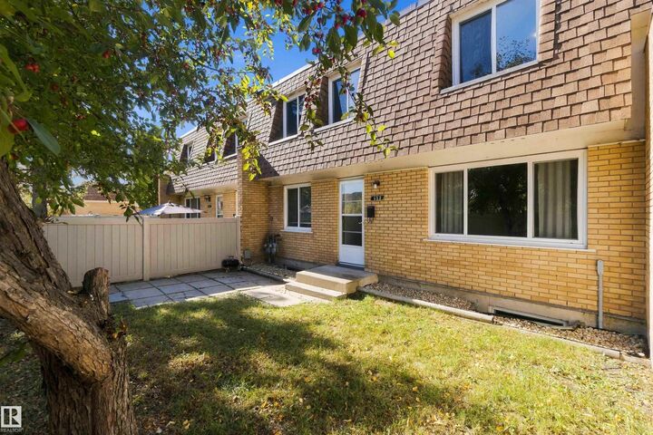 Property Photo:  132 Londonderry Square Square NW  AB T5C 3C4 