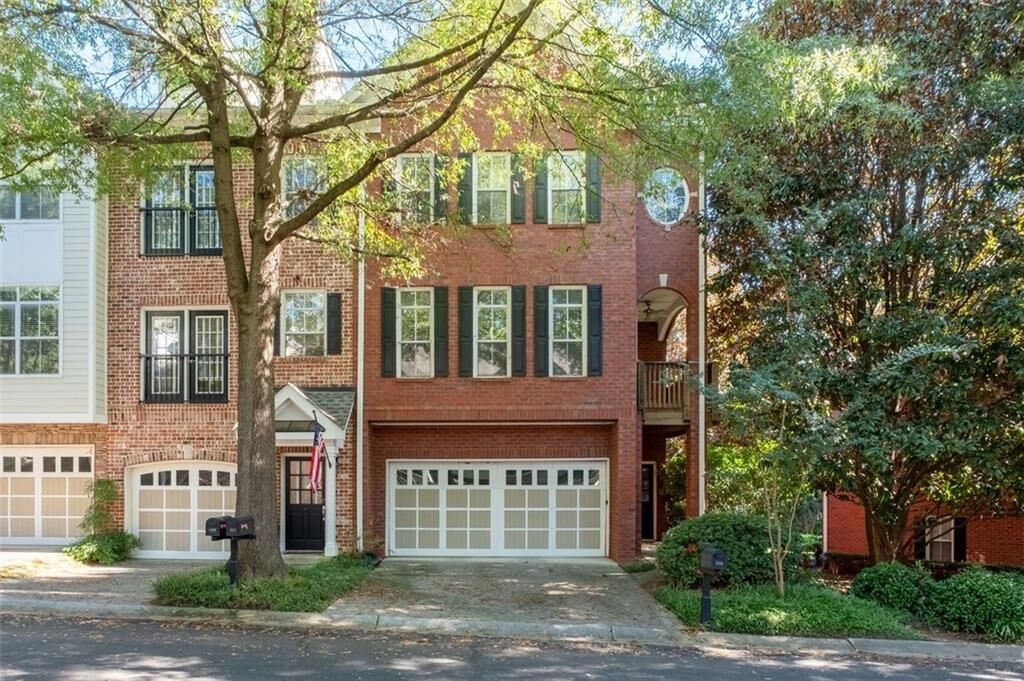 Property Photo:  1116 Glenridge Place 605  GA 30342 
