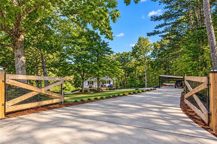 Property Photo:  1015 Shamrock Lane  GA 30107 