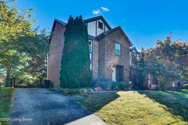 Property Photo: 3 Autumn Hill Ct KY 40059