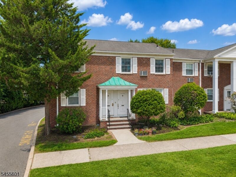 Property Photo:  445 Morris Ave 2A  NJ 07081 