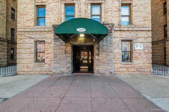Property Photo:  3230 Cruger Avenue 2F  NY 10467 