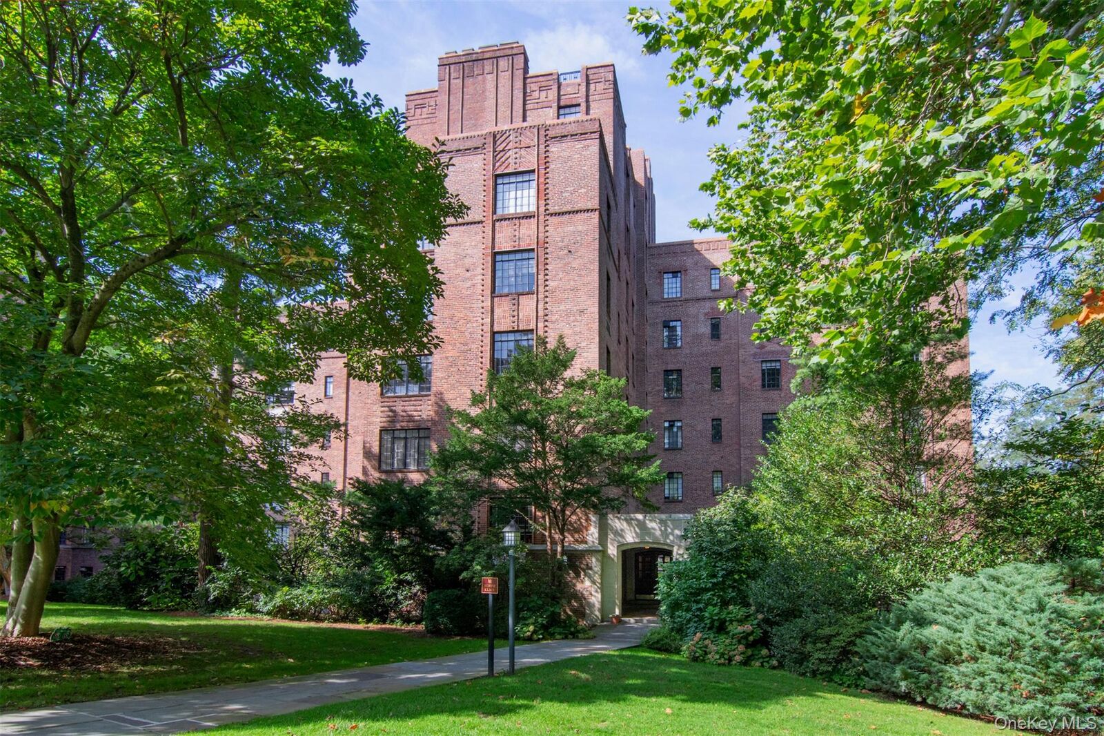 Property Photo:  100 Ardsley Avenue West 2-K  NY 10503 