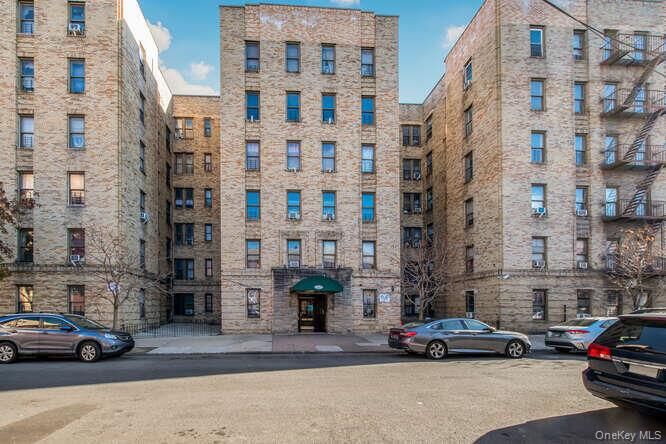 Property Photo:  3230 Cruger Avenue 4E  NY 10467 