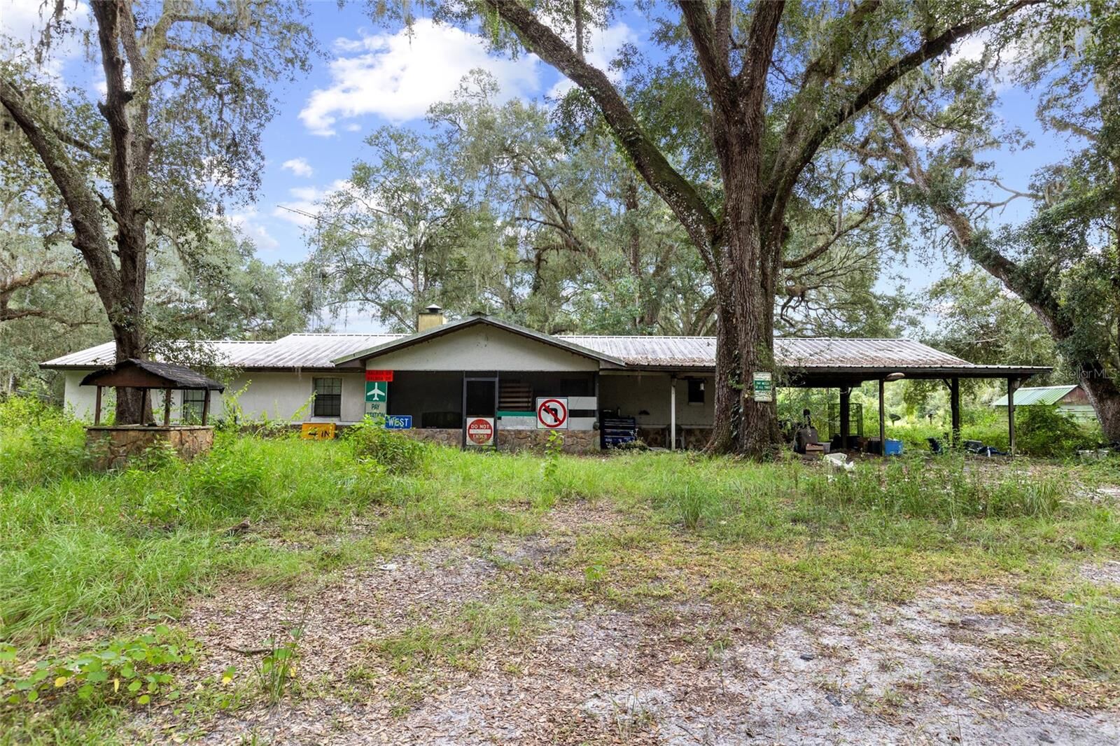 Property Photo:  935 Cr 738E  FL 33597 