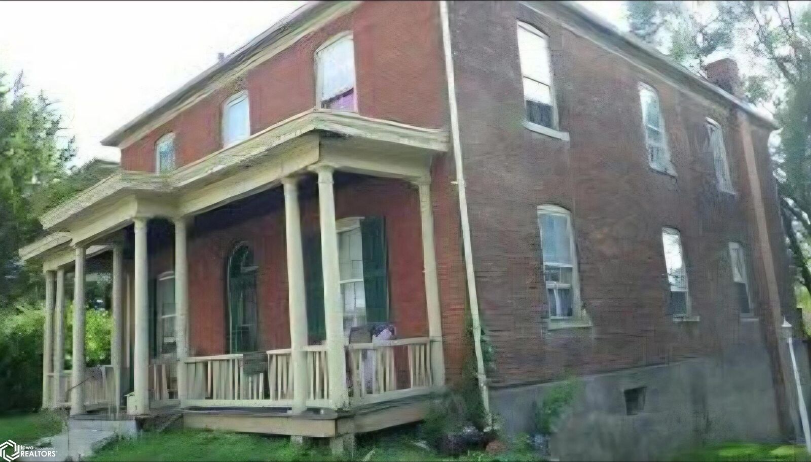 Property Photo:  243 S 8th Street  IA 52601 
