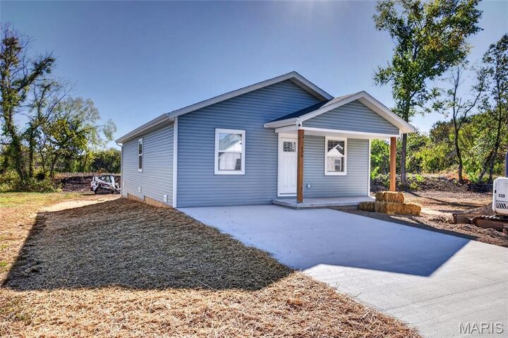Property Photo:  430 Railroad Avenue  MO 65536 