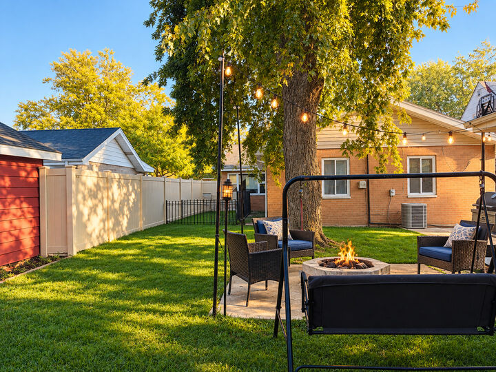 Property Photo: 1442 Suffolk Avenue IL 60154