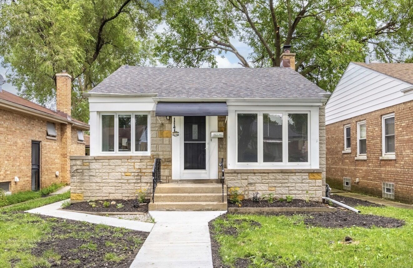 Property Photo:  117 Morris Avenue  IL 60104 