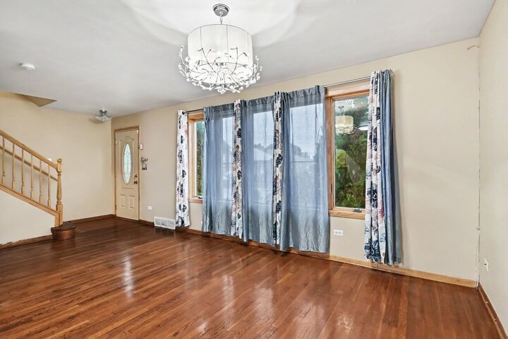 Property Photo: 4260 W 82nd Place IL 60652
