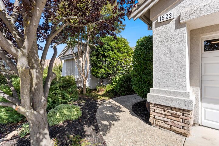 Property Photo:  1523 Barn Valley Lane  CA 95648 