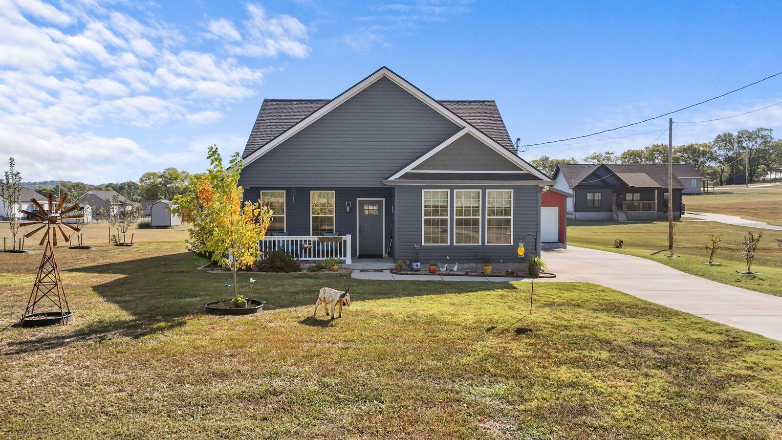 Property Photo: 2705 McConnell Rd TN 37047